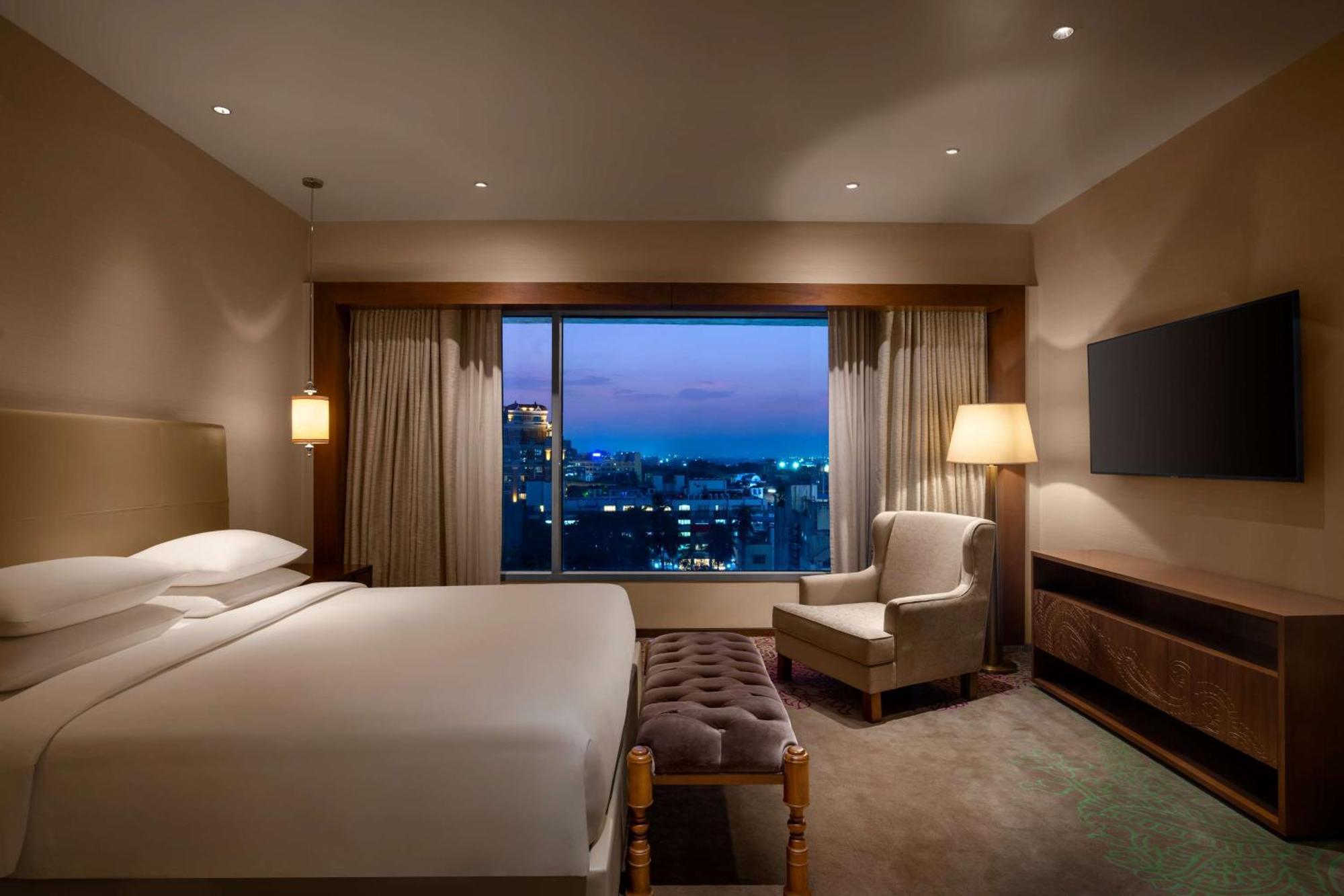 Отель Park Hyatt Ченнаи Экстерьер фото